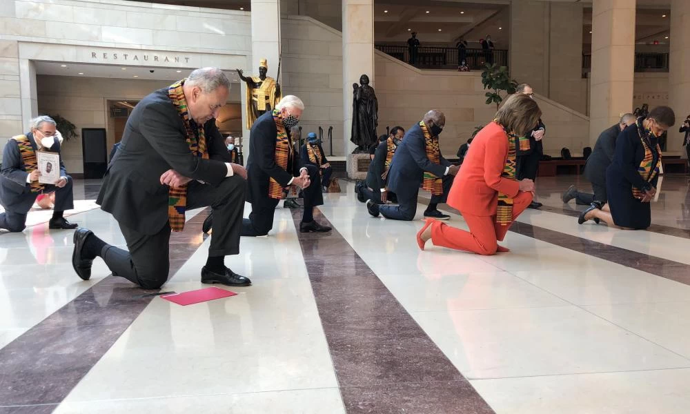 Δολοφονία Τζορτζ Φλόιντ: Σιγή 8 λεπτών και 46 δευτερολέπτων από τους Δημοκρατικούς